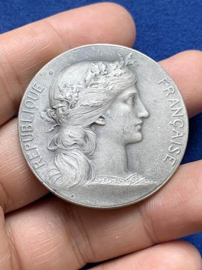 《竞宝斋》第484场 周日，周一，周二 3场连拍 （全场包邮）20级店铺 欢迎送拍 法国昂古莱姆国立音乐学校纪念银章 玛丽安娜女神头像 38.5克 41mm 丰饶角1银标