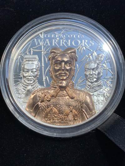 《竞宝斋》第484场 周日，周一，周二 3场连拍 （全场包邮）20级店铺 欢迎送拍 库克2021年考古与象征系列-兵马俑20元高浮雕部分镀玫瑰金精制银币 3盎司999银 发行量500枚 盒证全