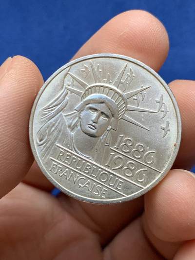 《竞宝斋》第484场 周日，周一，周二 3场连拍 （全场包邮）20级店铺 欢迎送拍 法国1986年自由女神像百年纪念100法郎银币，加厚版，重约30克