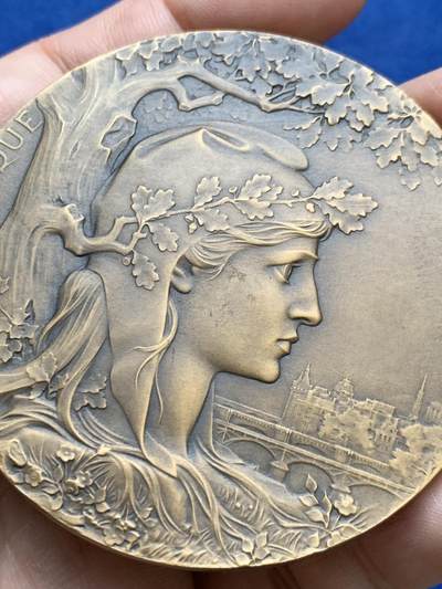 《竞宝斋》第484场 周日，周一，周二 3场连拍 （全场包邮）20级店铺 欢迎送拍 1900年法国巴黎世博会纪念大铜章 105.5克 63.5mm 丰饶角铜标 好品 带原盒