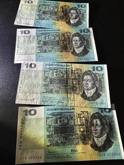 《外钞收藏家》第六百三十一期（五一假期场）（长期征集拍品、欢迎藏友们联系合作） 澳大利亚纸币版10元 不同签名四张一起 1张AU 1张轻微潮 其他全新