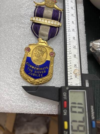 文馨钱币收藏第 302 场，国外回流老铜币，中东阿拉伯地区，拉美等国货币，30 号 1 号二连拍，长期接代拍业务，预计 4 月 4-5 号发货 1910-1935 年英国乔治五世银禧 25 周年纪念章，详情看图