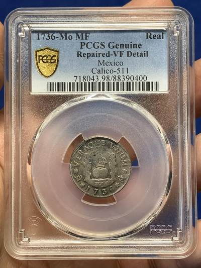 《竞宝斋》第484场 周日，周一，周二 3场连拍 （全场包邮）20级店铺 欢迎送拍 PCGS VFD 1736年墨西哥地球双柱1里亚尔银币 菲利普五世时期打制，双柱地球/西班牙国徽。Mo/M，墨西哥城打制，1736少见早期年份！状态如图，Ｐ盒VF98小面值不好保存，整体图案文字相对不错！