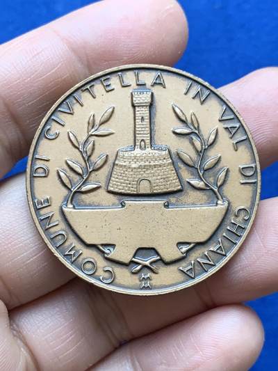 《竞宝斋》第484场 周日，周一，周二 3场连拍 （全场包邮）20级店铺 欢迎送拍 意大利托斯卡纳1969年奇维泰拉大屠杀二十五周年纪念章 25.7克 39.8mm