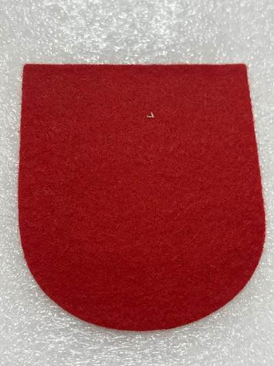 文馨钱币收藏第 302 场，国外回流老铜币，中东阿拉伯地区，拉美等国货币，30 号 1 号二连拍，长期接代拍业务，预计 4 月 4-5 号发货 格洛斯特（Gloucester）的刺绣徽章/布章  格洛斯特，英国英格兰西南部的一座城市 徽章图案描绘的是格洛斯特大教堂，这是该市最著名的地标建筑。教堂以金色刺绣呈现，背景为蓝天白云，左上方还有一个小型的盾徽图案（可能是格洛斯特市的市徽元素）。  是格洛斯特郡的郡治，位于英格兰西南部，塞文河畔。格洛斯特大教堂始建于公元678年，是一座具有悠久历史的哥特式建筑，也是《哈利·波特》系列电影的取景地之一