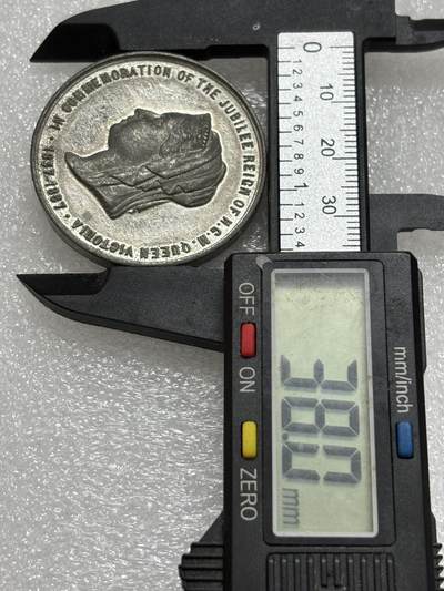 文馨钱币收藏第 302 场，国外回流老铜币，中东阿拉伯地区，拉美等国货币，30 号 1 号二连拍，长期接代拍业务，预计 4 月 4-5 号发货 1837-1887 年英国维多利亚金禧纪念章