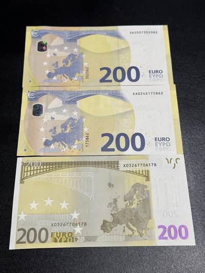 《外钞收藏家》第六百三十一期（五一假期场）（长期征集拍品、欢迎藏友们联系合作） 200欧元 二签、三签、四签 3张一起 全新UNC