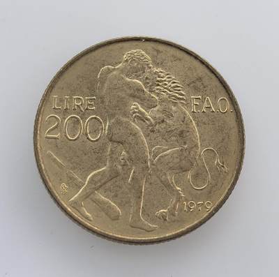 外国优质老铜币纪念币银币专场，周六晚上九点倒数截拍，满百包邮，节前出差在外，5月3日统一发货,可寄存半年，喜欢朋友微信扫描二维码可直接参拍 圣马力诺1979年赫拉克勒斯斗狮200里拉FAO 纪念币，为纪念联合国粮农组织发行，以赫拉克勒斯斗狮象征抗饥荒、守独立的精神。