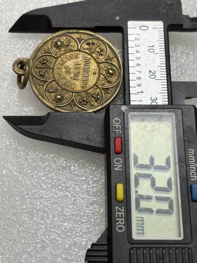 文馨钱币收藏第 302 场，国外回流老铜币，中东阿拉伯地区，拉美等国货币，30 号 1 号二连拍，长期接代拍业务，预计 4 月 4-5 号发货 天主教纪念章，参考价 15-50 美刀，详情看图介绍