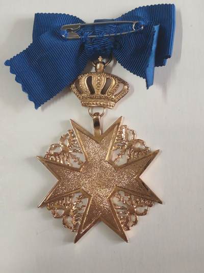 韵星假日军品类拍卖第56期  -- Rimey Holidays Militaria Auction 56 法兰西第五共和国女版指挥官级圣灵骑士团勋章 历史悠久 为国际骑士团第五共和国60-80年代版本 铜镀银好品 品相很好 （法兰西王国圣灵平替）