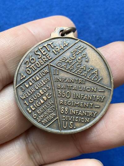 《竞宝斋》第484场 周日，周一，周二 3场连拍 （全场包邮）20级店铺 欢迎送拍 意大利蒙特巴塔利亚战役纪念章 20.4克 35.4mm