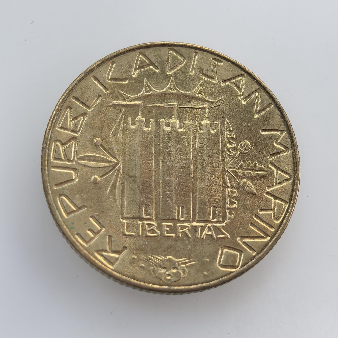 外国优质老铜币纪念币银币专场，周六晚上九点倒数截拍，满百包邮，节前出差在外，5月3日统一发货,可寄存半年，喜欢朋友微信扫描二维码可直接参拍