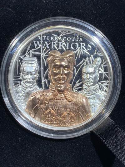 《竞宝斋》第484场 周日，周一，周二 3场连拍 （全场包邮）20级店铺 欢迎送拍 库克2021年考古与象征系列-兵马俑20元高浮雕部分镀玫瑰金精制银币 3盎司999银 发行量500枚 盒证全