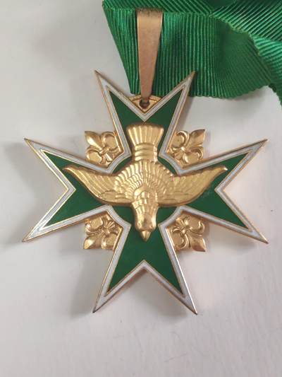 韵星假日军品类拍卖第56期  -- Rimey Holidays Militaria Auction 56 法兰西第五共和国指挥官级圣灵骑士团勋章 历史悠久 为国际骑士团第五共和国60年代版本 铜镀金好品 品相很好 （法兰西王国圣灵平替） 