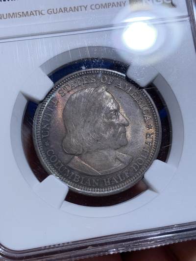 《竞宝斋》第484场 周日，周一，周二 3场连拍 （全场包邮）20级店铺 欢迎送拍 NGC MS64 美国 1893年 哥伦布半美元纪念银币 双面蓝彩包浆 状态极美。近期有同品种62分不含佣成交价即达到800元以上