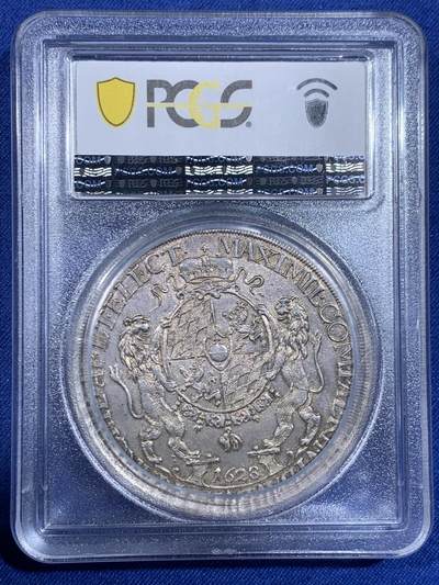 《竞宝斋》第484场 周日，周一，周二 3场连拍 （全场包邮）20级店铺 欢迎送拍 唯一冠军分 PCGS MS63 巴伐利亚1628年马克西米连一世银币 抱婴大泰勒银币 将近400年的出厂状态 加厚盒