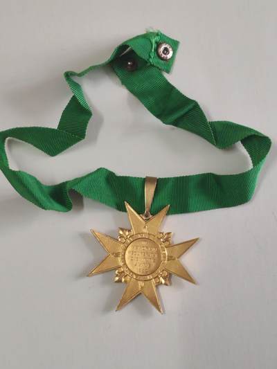 韵星假日军品类拍卖第56期  -- Rimey Holidays Militaria Auction 56 法兰西第五共和国指挥官级圣灵骑士团勋章 历史悠久 为国际骑士团第五共和国60年代版本 铜镀金好品 品相很好 （法兰西王国圣灵平替） 