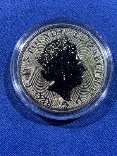 《竞宝斋》第484场 周日，周一，周二 3场连拍 （全场包邮）20级店铺 欢迎送拍 英国2021年女王神兽（黑金帝国版）5镑黑色镀铑和24K镀金普制银币 2盎司 999银 发行量250枚 盒证全