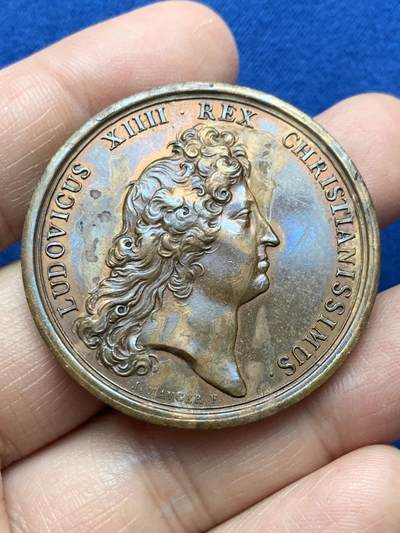 《竞宝斋》第484场 周日，周一，周二 3场连拍 （全场包邮）20级店铺 欢迎送拍 法国大铜章 纪念1670年路易十四征服洛林 直径41mm 32.3克 丰饶角铜标 双面有保护层痕迹