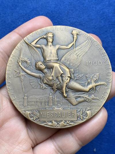 《竞宝斋》第484场 周日，周一，周二 3场连拍 （全场包邮）20级店铺 欢迎送拍 1900年法国巴黎世博会纪念大铜章 105.5克 63.5mm 丰饶角铜标 好品 带原盒