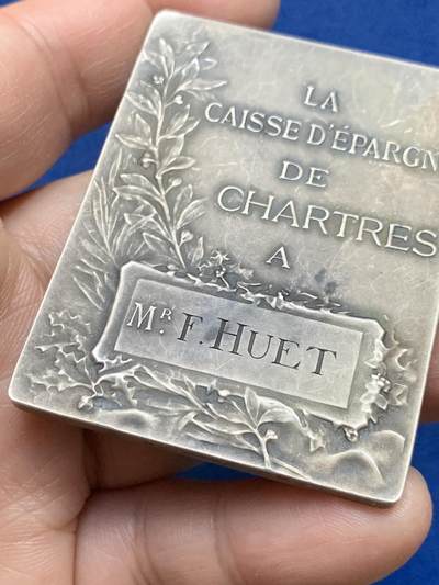 《竞宝斋》第484场 周日，周一，周二 3场连拍 （全场包邮）20级店铺 欢迎送拍 法国沙特尔储蓄银行方型纪念银章 67.8克 45.6*59.5mm 野猪头银标