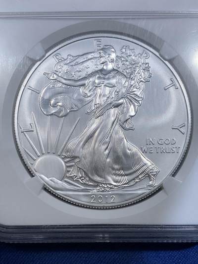 《竞宝斋》第484场 周日，周一，周二 3场连拍 （全场包邮）20级店铺 欢迎送拍 NGC MS70 美国2012年自由行走女神鹰洋银币 美国旧金山金门大桥标签 早期评级 状态极好 冠军分