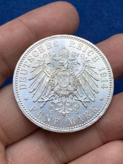 《竞宝斋》第484场 周日，周一，周二 3场连拍 （全场包邮）20级店铺 欢迎送拍 德国 1914年 普鲁士 威廉二世军装5马克大银币，鹰面ms品质