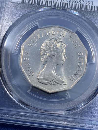 《竞宝斋》第484场 周日，周一，周二 3场连拍 （全场包邮）20级店铺 欢迎送拍 PCGS MS65 香港1976年5元 经典设计 多边形热门品种 转光好品 低评了