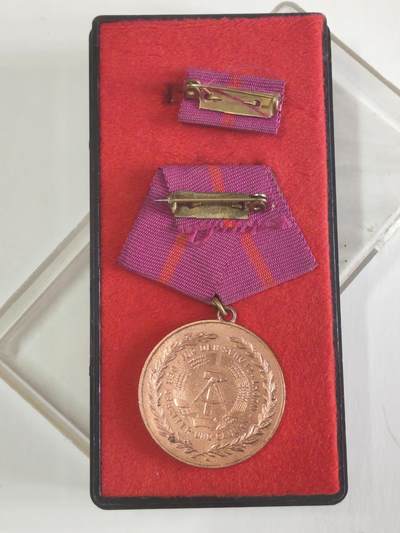 韵星假日军品类拍卖第56期  -- Rimey Holidays Militaria Auction 56 民主德国铜级民防忠诚服务奖章带原盒略