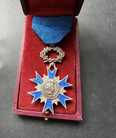 勋章杂货 - 法国骑士级国家功勋勋章     原盒    950银质