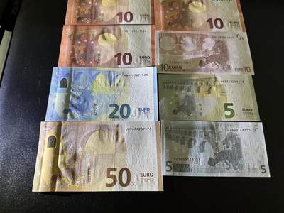 《外钞收藏家》第六百三十一期（五一假期场）（长期征集拍品、欢迎藏友们联系合作） 5-50欧元 一签、三签、四签 共8张120欧元 全新UNC