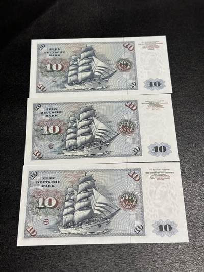 《外钞收藏家》第六百三十一期（五一假期场）（长期征集拍品、欢迎藏友们联系合作） 1960、70、77年德国10马克 3张一起 全新UNC