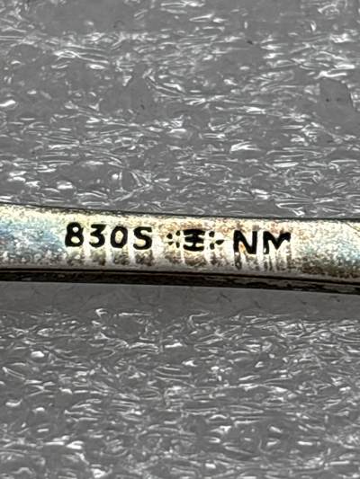 文馨钱币收藏第 302 场，国外回流老铜币，中东阿拉伯地区，拉美等国货币，30 号 1 号二连拍，长期接代拍业务，预计 4 月 4-5 号发货 欧洲回流 20 世纪中期挪威银勺子，含银量 830，重 12.8 克，长度 120 毫米，细节看图