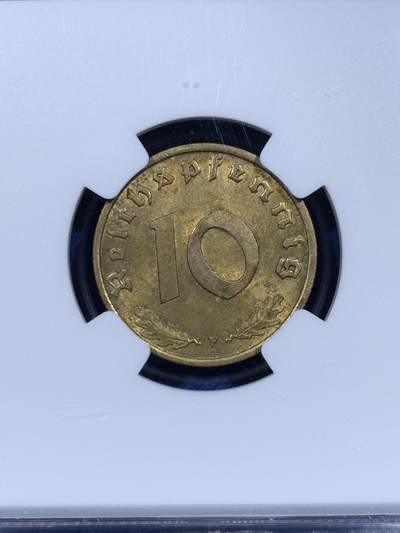 《竞宝斋》第484场 周日，周一，周二 3场连拍 （全场包邮）20级店铺 欢迎送拍 NGC MS63 德国1939F十芬尼黄铜币，十芬尼是这套非银的最大面值，状态很好，较少见一点的年份厂别