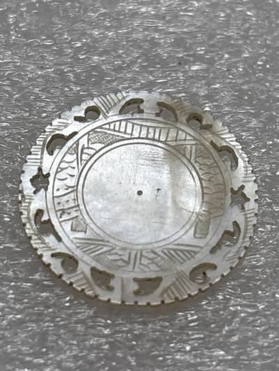 文馨钱币收藏第 302 场，国外回流老铜币，中东阿拉伯地区，拉美等国货币，30 号 1 号二连拍，长期接代拍业务，预计 4 月 4-5 号发货 欧洲回流清代螺钿筹码，清工匠手工精雕出口至欧美贵族的贝母制品，东方韵味，珠光玉润，雕刻精美，