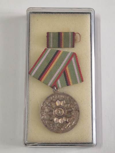 韵星假日军品类拍卖第56期  -- Rimey Holidays Militaria Auction 56 民主德国银级内务部功绩奖章带原盒略