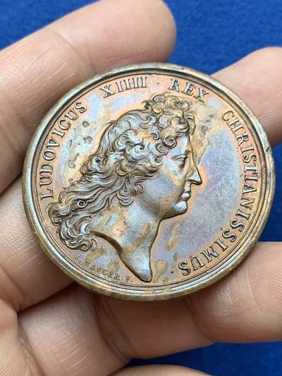 《竞宝斋》第484场 周日，周一，周二 3场连拍 （全场包邮）20级店铺 欢迎送拍 法国大铜章 纪念1670年路易十四征服洛林 直径41mm 32.3克 丰饶角铜标 双面有保护层痕迹