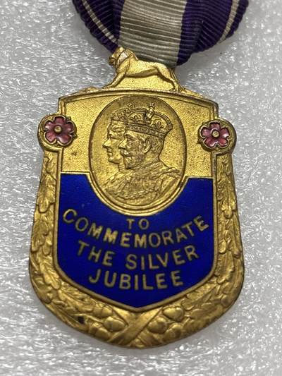 文馨钱币收藏第 302 场，国外回流老铜币，中东阿拉伯地区，拉美等国货币，30 号 1 号二连拍，长期接代拍业务，预计 4 月 4-5 号发货 1910-1935 年英国乔治五世银禧 25 周年纪念章，详情看图