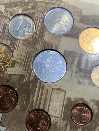 《竞宝斋》第484场 周日，周一，周二 3场连拍 （全场包邮）20级店铺 欢迎送拍 希腊2006年13.88欧非流通欧元套 含一枚精制银币-帕特雷-欧洲文化之都（ 925银 9.75克） 发行量2万5千枚 卡装