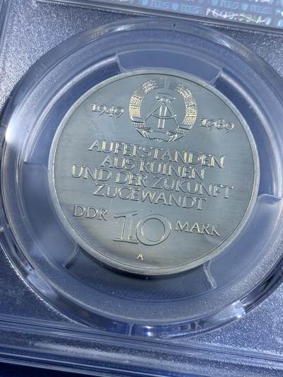 《竞宝斋》第484场 周日，周一，周二 3场连拍 （全场包邮）20级店铺 欢迎送拍 PCGS MS65 德国1989年东德10马克纪念币 东德政府成立40周年纪念