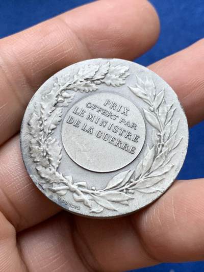 《竞宝斋》第484场 周日，周一，周二 3场连拍 （全场包邮）20级店铺 欢迎送拍 法国战争部长颁发银质纪念章 23克 35.6mm 丰饶角1银标 带盒