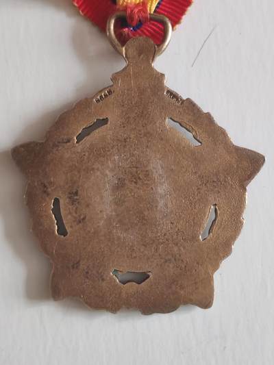 韵星假日军品类拍卖第56期  -- Rimey Holidays Militaria Auction 56 厄瓜多尔指挥官级艾洛伊阿佛罗勋章 第一版 单等级 颁发给外国或者本国对共和国特殊贡献的认识 非常少见 铜珐琅背打厂标 极品 最后为emedal售出参考价格 