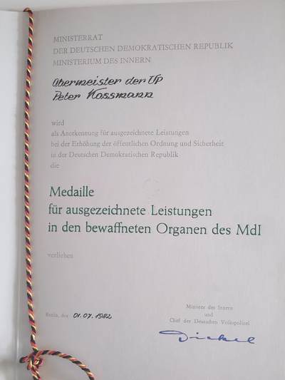 韵星假日军品类拍卖第56期  -- Rimey Holidays Militaria Auction 56 民主德国内务部武装力量杰出服务奖章带证带原盒略