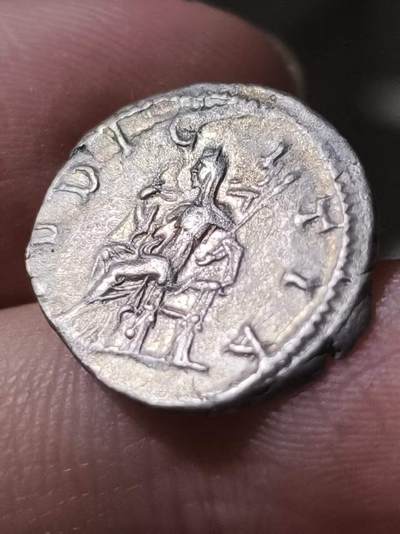 星盘世界钱币 5.2年度精品币大拍 一周年抽奖活动 极美窖藏五彩！罗马帝国 公元218-224年打制于罗马 玛伊莎（埃拉加巴鲁斯和亚历山大塞维鲁的外祖母） 第纳尔银币。此枚人像极好，生动传神。