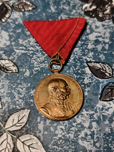 抚柳草堂-第二十九期章牌钱币  奖章勋章 满百包邮 放漏专场 - 1898奥匈帝国弗朗茨·约瑟夫一世登基50周年纪念奖章  历史原品这枚是奥匈帝国1898年弗朗茨·约瑟夫一世登基50周年纪念奖章（Signum Memoriae），是奥匈帝国为纪念皇帝登基金禧而设立的官方纪念章，也是19世纪末奥匈帝国最具代表性的纪念勋章之一   