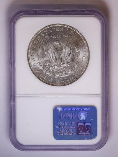 观钱 近现代机制币拍卖No.010（全场顺丰包邮，不区分偏远地区，本场5月5日开始发货）  1904-O 美国摩根 1 美元银币，NGC MS64 NGC老盒更具价值，新奥尔良造币厂（O 标记）铸造的摩根 1 美元银币，币面银光饱满，底板光泽强烈，浮雕细节锐利，无明显流通磨损痕迹，状态极佳。