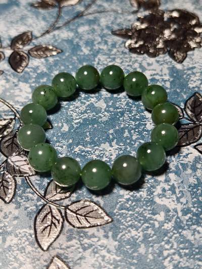 抚柳草堂-第二十九期章牌钱币  奖章勋章 满百包邮 放漏专场 - 和田玉碧玉圆珠手串 结构紧密有丝绢光泽 颜色明亮黑点较少，珠径较大14mm重64.8g，上身效果佳，个别珠子微有纹裂 假一赔十