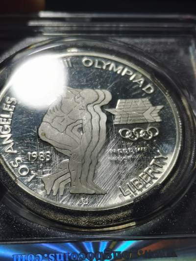 天下钱庄专场欢迎参拍 精制美国洛杉矶奥运会一美元银币，盒子有点花