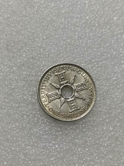 天下钱庄专场欢迎参拍 新几内亚中孔银币