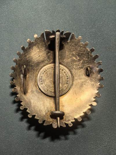 盛世勋华——号角文化勋章邮票专场拍卖第319期 秘鲁大十字级优异服务功勋勋章星章 直径78×71毫米 银质好品 带厂标，1950 年 设立，表彰在艺术、科学、工业、商业、公共服务、外交等领域作出卓越贡献的秘鲁公民与外国人，秘鲁国家铸币局制造，